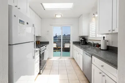 Mission Beach House w/ Private Patio, Steps to - image 17 of 19
