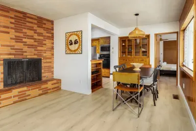 Single-Level 3 Bedroom, Tropical Backyard, Peek Ocean View - image 4 of 16