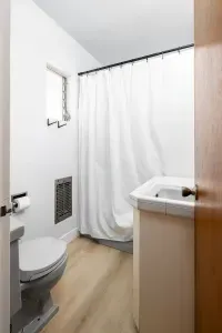 Single-Level 3 Bedroom, Tropical Backyard, Peek Ocean View - image 12 of 16