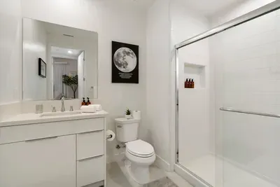 Newly Constructed 4 Bedroom - image 16 of 31