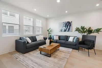 Newly Constructed 4 Bedroom - image 4 of 31