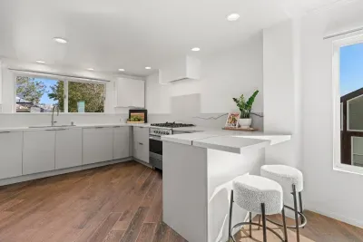 Oceanfront, AC, Fully Remodeled Unit - image 22 of 51