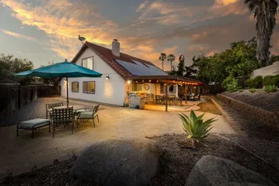 5 Bedroom Home With Firepit - image 15 of 20