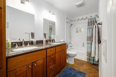 5 Bedroom Home With Firepit - image 12 of 20