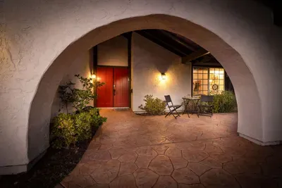 5 Bedroom Home With Firepit - image 19 of 20
