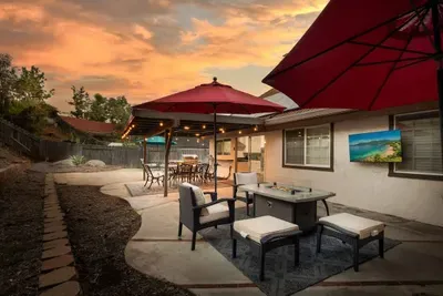 5 Bedroom Home With Firepit - image 16 of 20