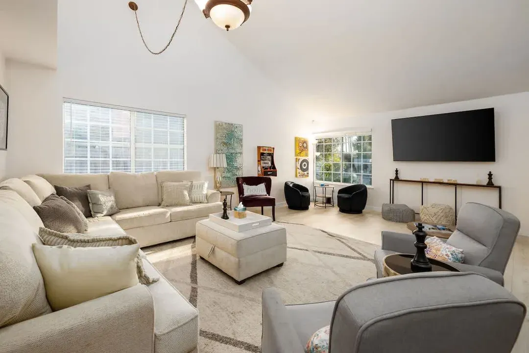 5 Bedroom Home With Firepit - image 1 of 20