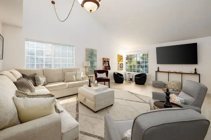 5 Bedroom Home With Firepit