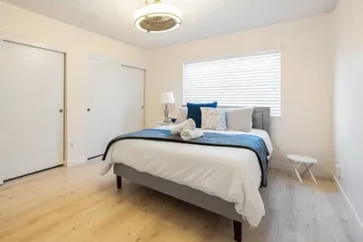 5 Bedroom Home With Firepit - image 8 of 20