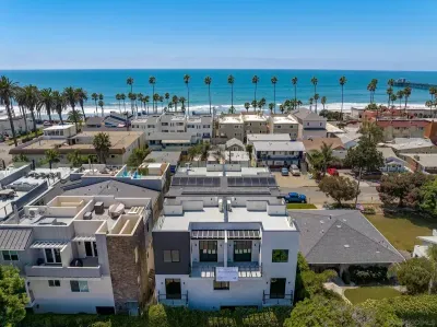 Rooftop Home With Ocean View & Private Parking - image 18 of 24