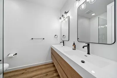 Rooftop Home With Ocean View & Private Parking - image 11 of 24