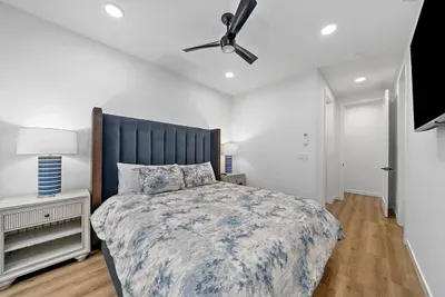 Rooftop Home With Ocean View & Private Parking - image 10 of 24