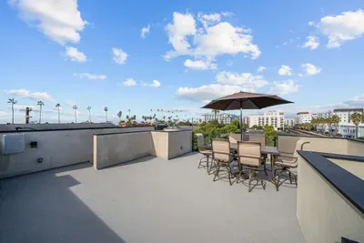 Rooftop Home With Ocean View & Private Parking - image 16 of 24