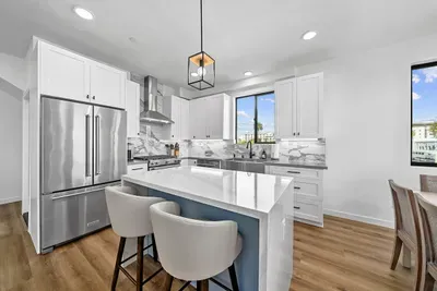 Rooftop Home With Ocean View & Private Parking - image 6 of 24