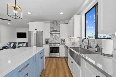 Rooftop Home With Ocean View & Private Parking - image 7 of 24
