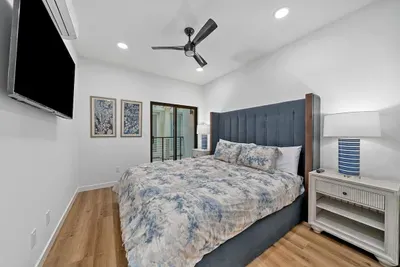 Rooftop Home With Ocean View & Private Parking - image 9 of 24