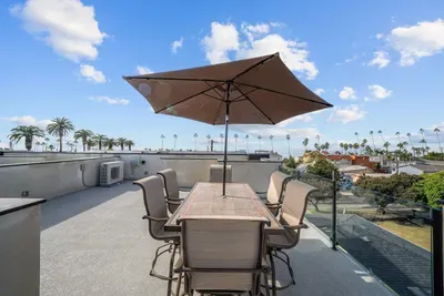 Rooftop Home With Ocean View & Private Parking - image 17 of 24