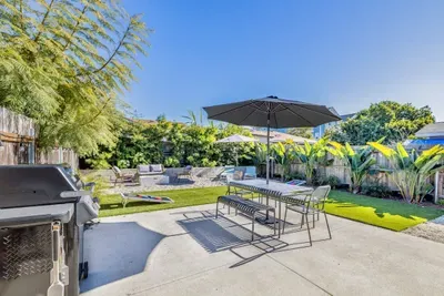 Carlsbad Bungalow, Large Backyard - image 1 of 17