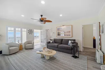 Carlsbad Blvd Villa - image 8 of 25