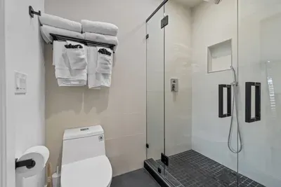 Oceanfront Home w/ PVT Hot Tub & Free TSL Charging - image 19 of 32
