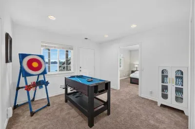Lagoonfront 3BR Pickleball, Kayaks, Basketball - image 5 of 52