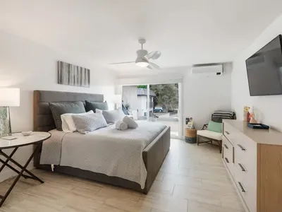 Cozy, Pet Friendly, 3 Bedroom - image 10 of 29