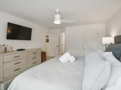 Cozy, Pet Friendly, 3 Bedroom - image 11 of 29