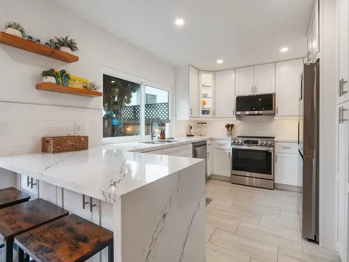 Cozy, Pet Friendly, 3 Bedroom - image 2 of 29