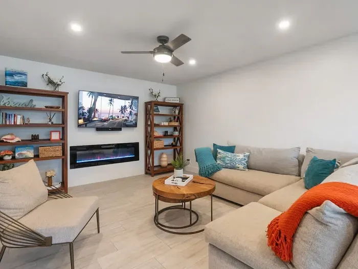 Cozy, Pet Friendly, 3 Bedroom - image 4 of 29