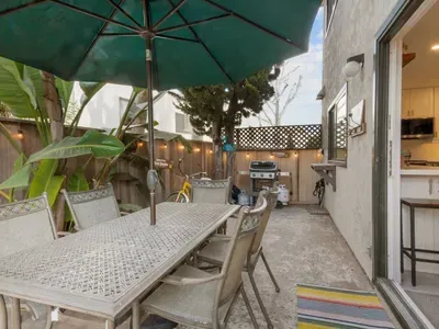 Cozy, Pet Friendly, 3 Bedroom - image 23 of 29
