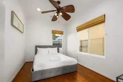 Ocean View 4 Bedroom Home - image 16 of 32
