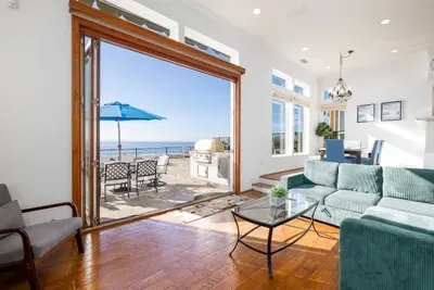 Ocean View 4 Bedroom Home - image 3 of 32