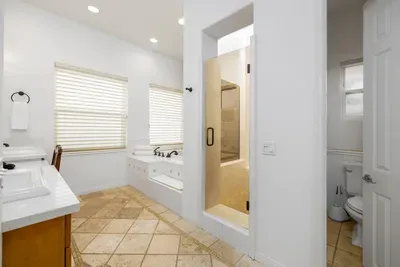Ocean View 4 Bedroom Home - image 21 of 32