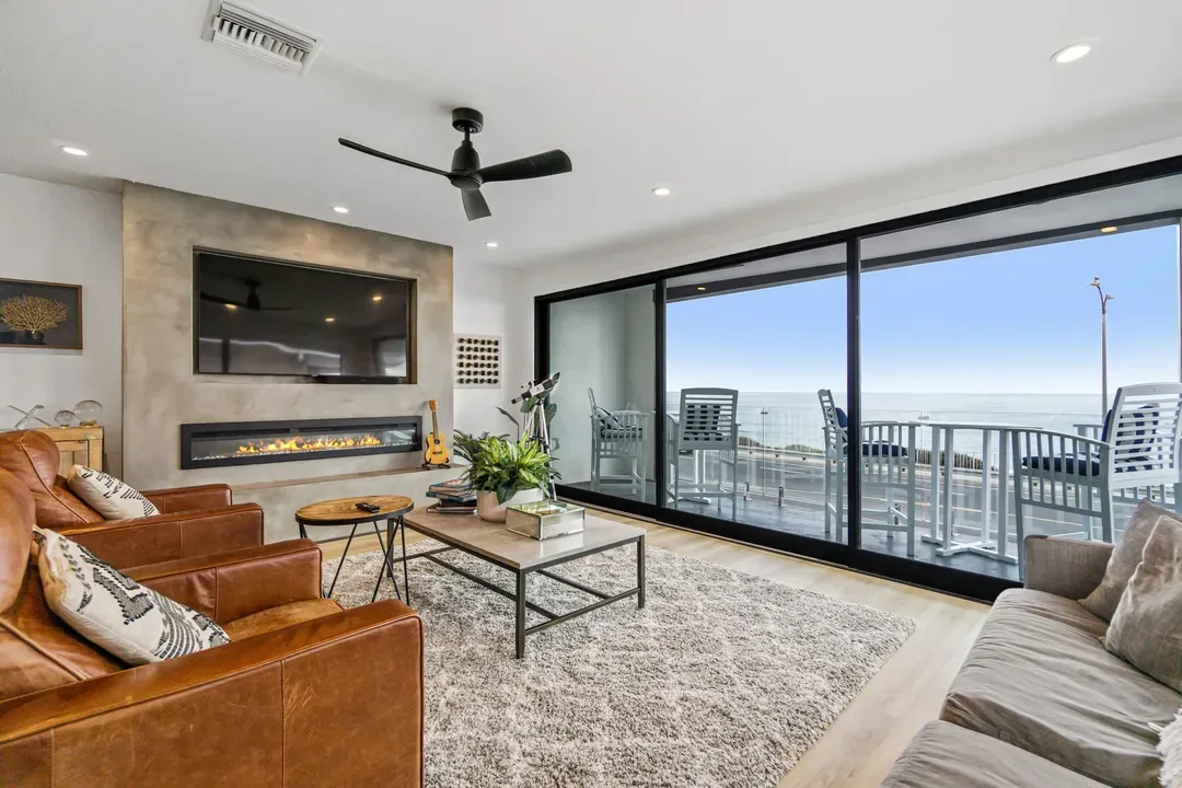 Carlsbad Beachfront Home W/ Hot tub - image 1 of 32