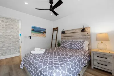 Carlsbad Beachfront Home W/ Hot tub - image 23 of 32