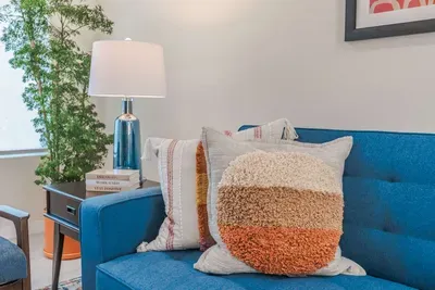 Urban Oasis - Just Remodeled - image 13 of 27