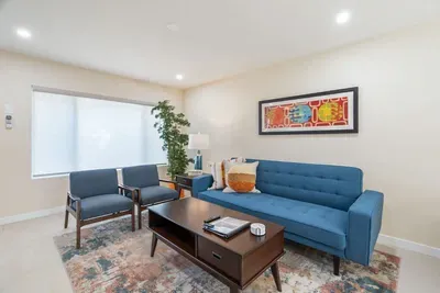 Urban Oasis - Just Remodeled - image 15 of 27