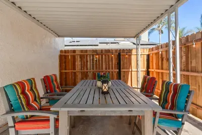 Urban Oasis - Just Remodeled - image 25 of 27