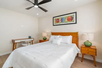 Urban Oasis - Just Remodeled - image 4 of 27