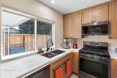 Urban Oasis - Just Remodeled - image 18 of 27