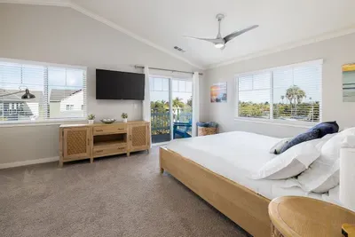 Large 4 Bedroom Close To Beach - image 10 of 21