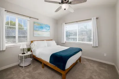 Large 4 Bedroom Close To Beach - image 12 of 21
