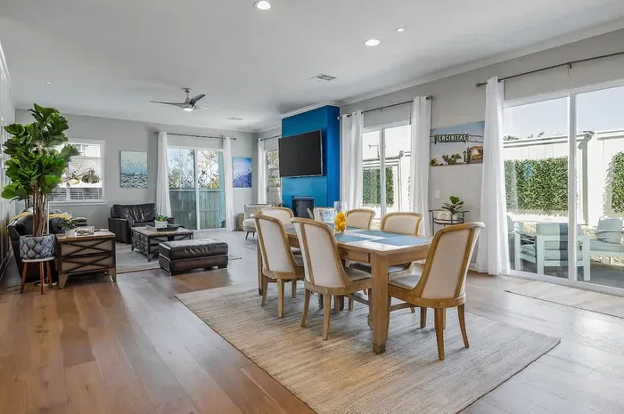 Large 4 Bedroom Close To Beach - image 3 of 21