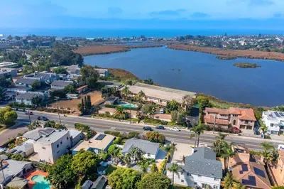 Coastal Palm Haven - With Hot Tub - image 33 of 33
