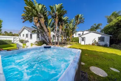 Coastal Palm Haven - With Hot Tub - image 4 of 33