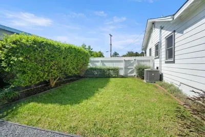 Coastal Palm Haven - With Hot Tub - image 31 of 33