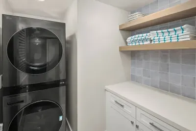 3 Minute Walk to Beach 4 Bedroom Home - image 30 of 32