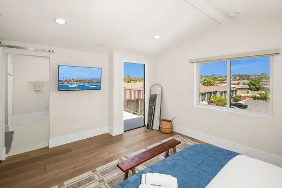 3 Minute Walk to Beach 4 Bedroom Home