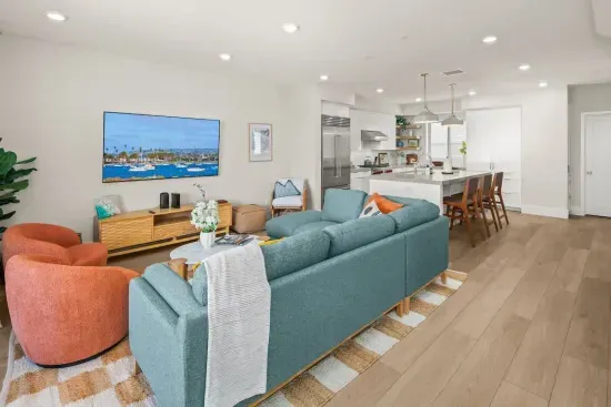3 Minute Walk to Beach 4 Bedroom Home