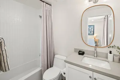 3 Minute Walk to Beach 4 Bedroom Home - image 20 of 32